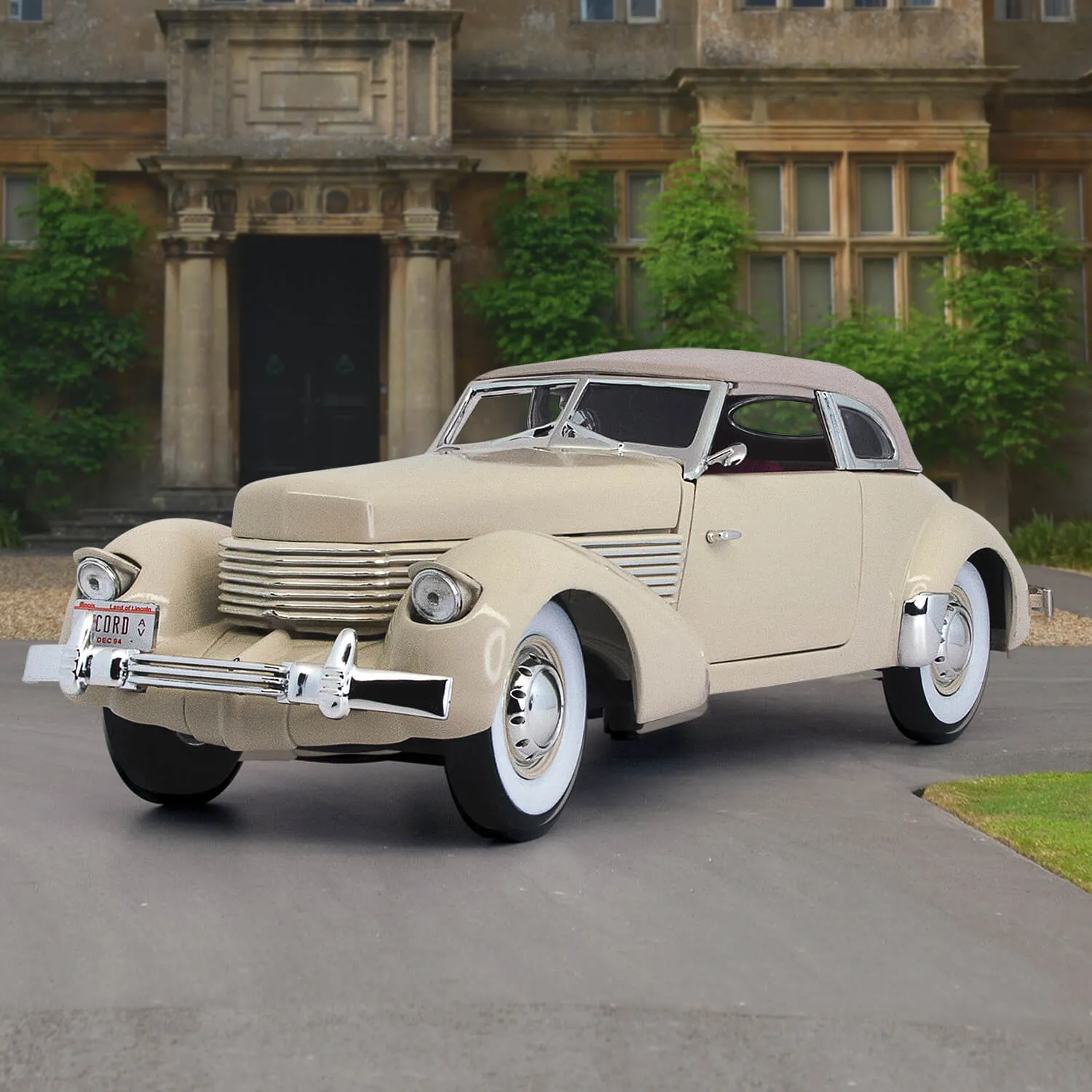 1936 Cord 810 classic car model