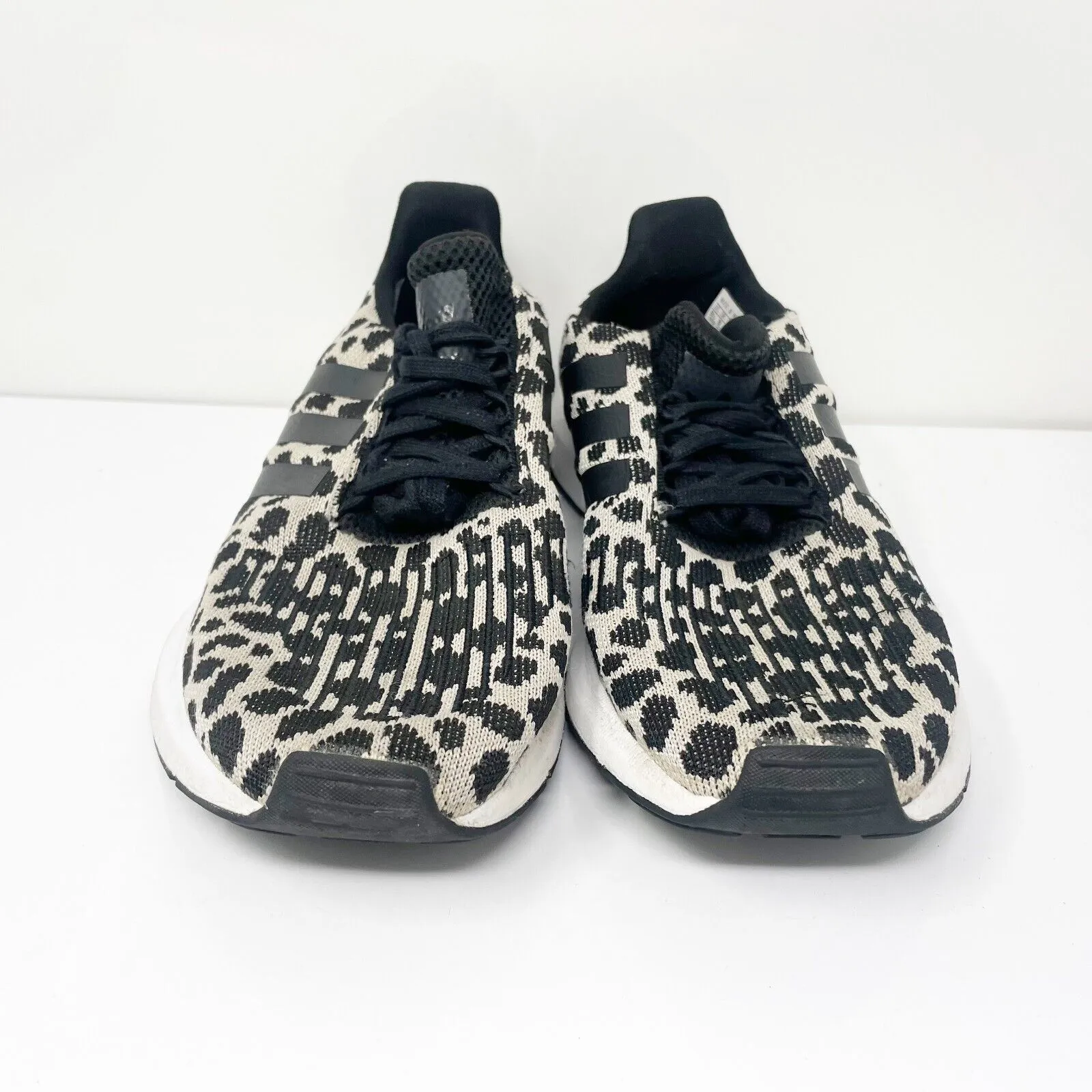 Adidas Womens Swift Run BD7962 Black Running Shoes Sneakers Size 9.5