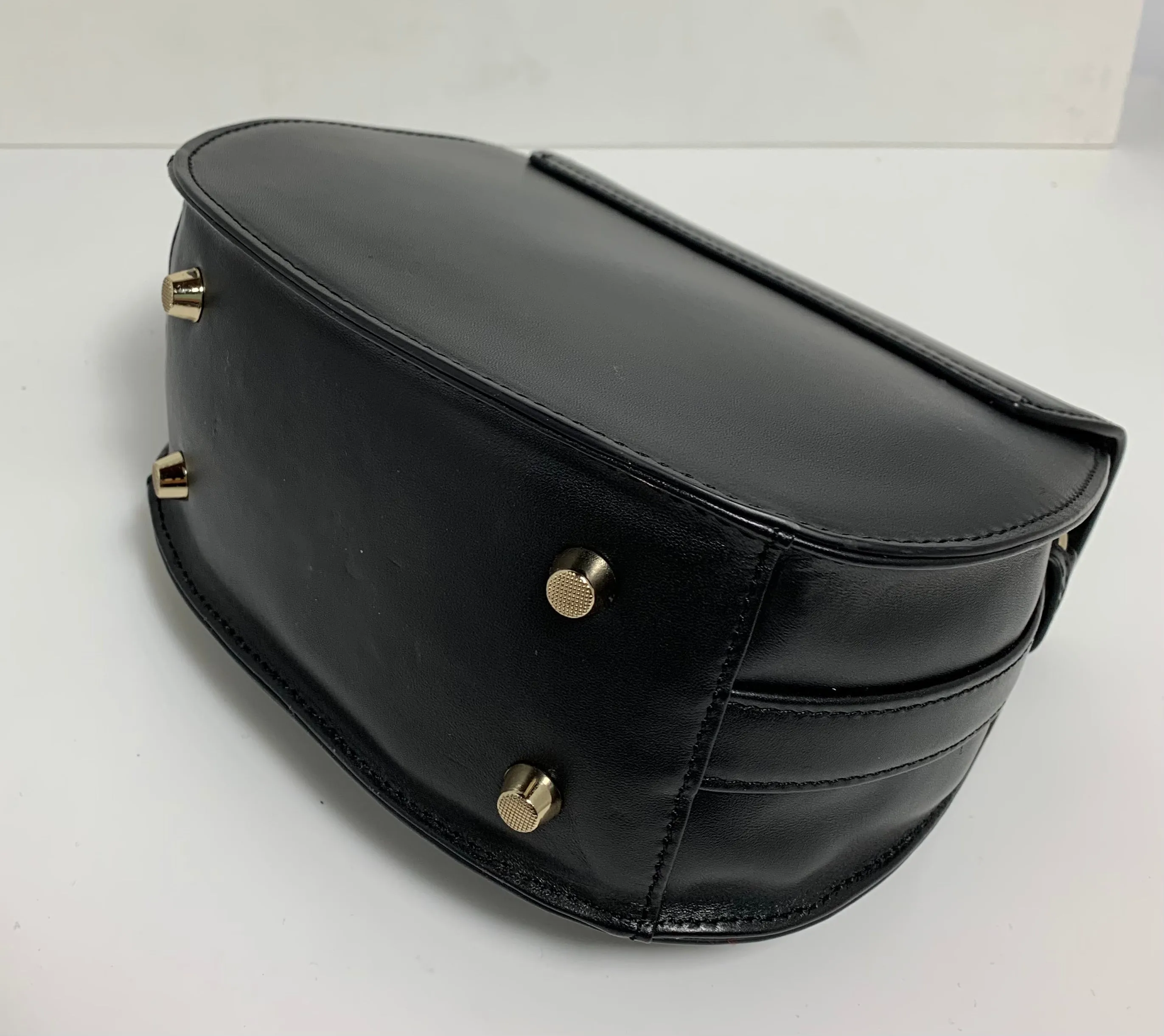 Black leather small crossbody bag with style code FLP5079.