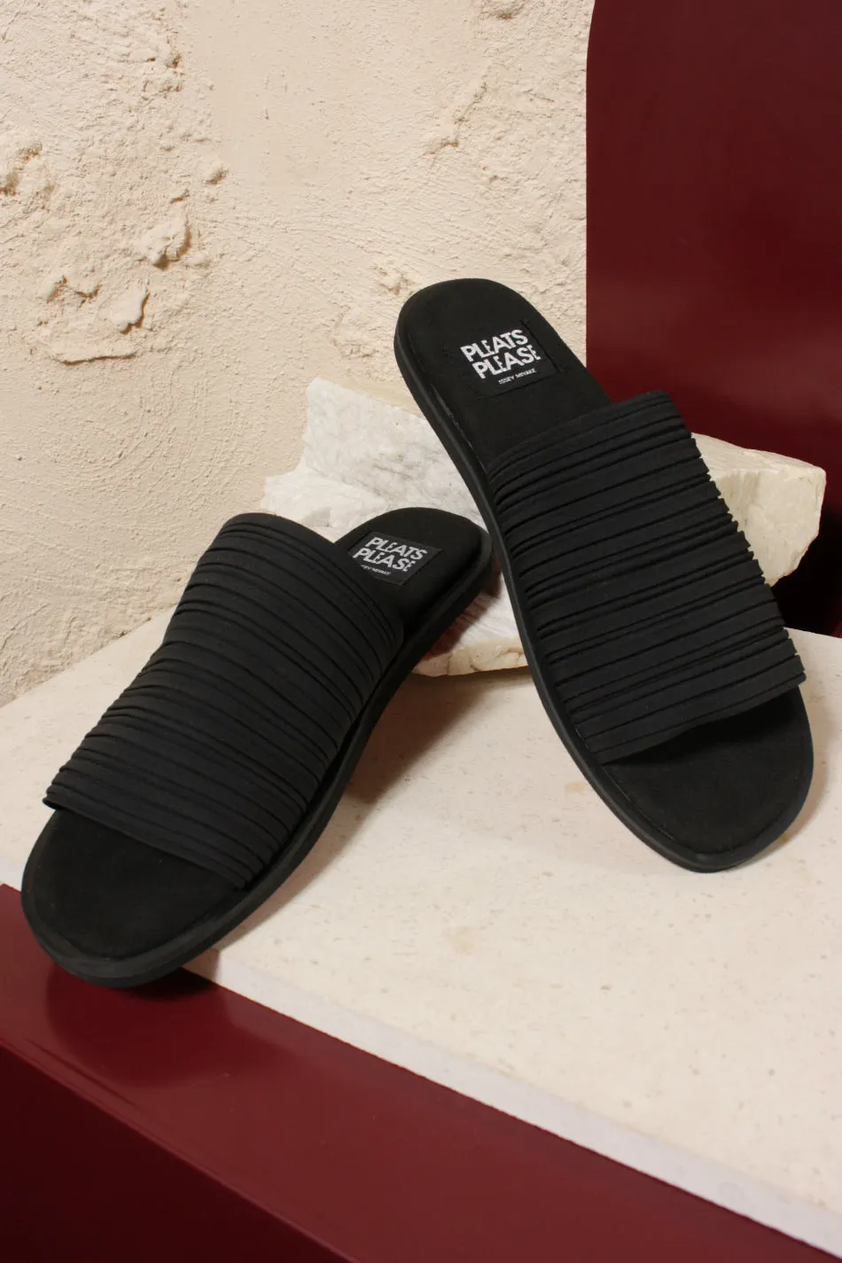 Black Pleated Slides