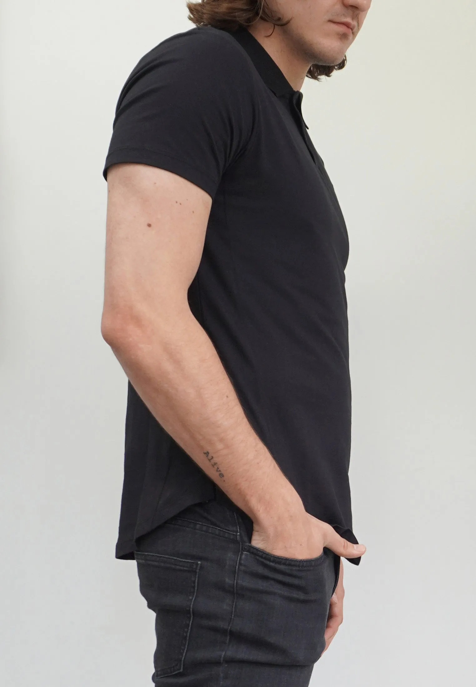 ESSENTIAL CURVED HEM BLACK POLO SHIRT