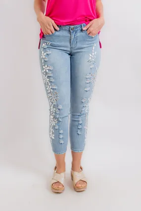 Eva Skinny Jeans with Light Wash and Rhinestones