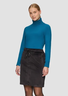 Fine knit jumper with a polo neck