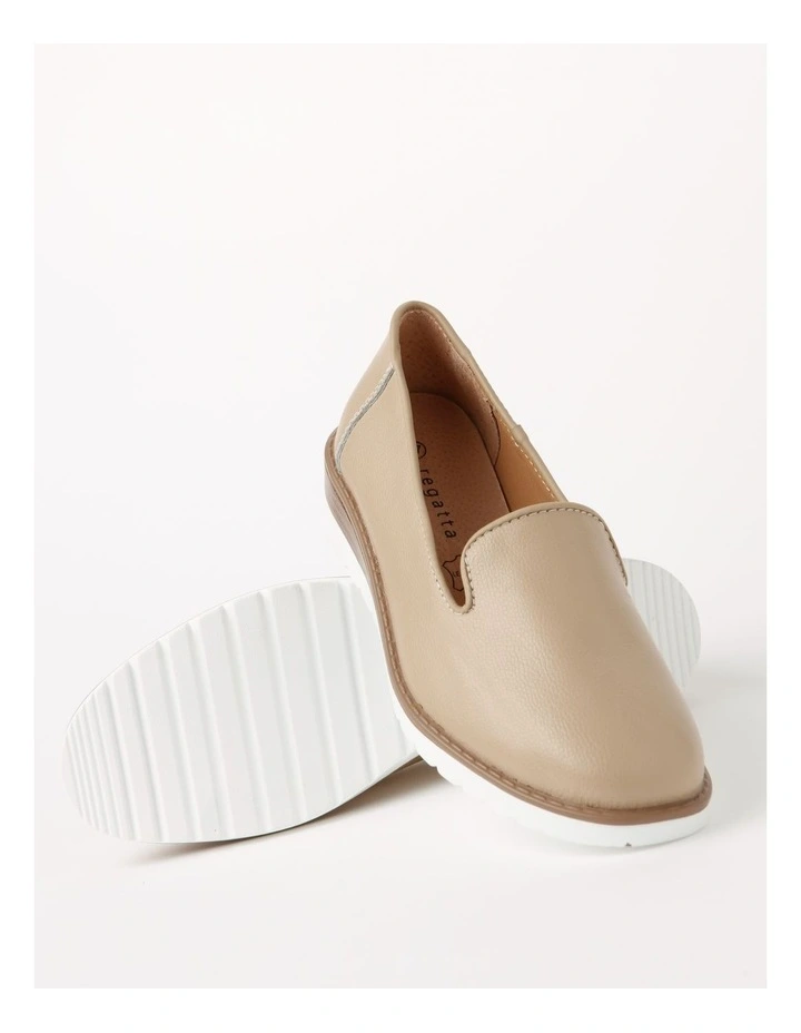 Flat Shoe in Beige