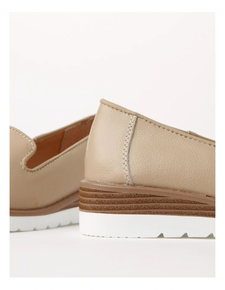 Flat Shoe in Beige