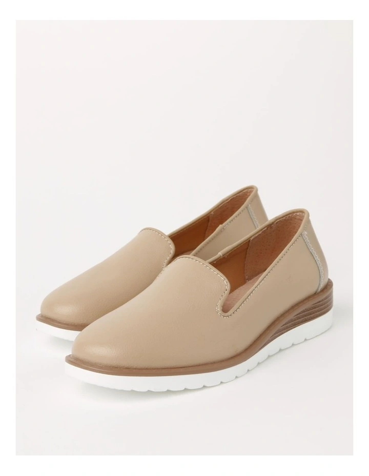 Flat Shoe in Beige