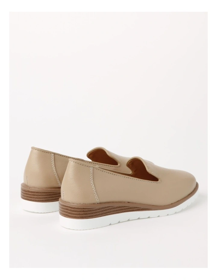 Flat Shoe in Beige