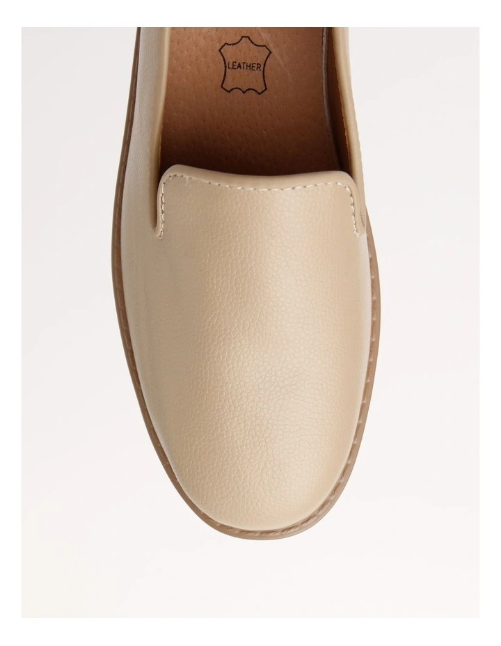 Flat Shoe in Beige