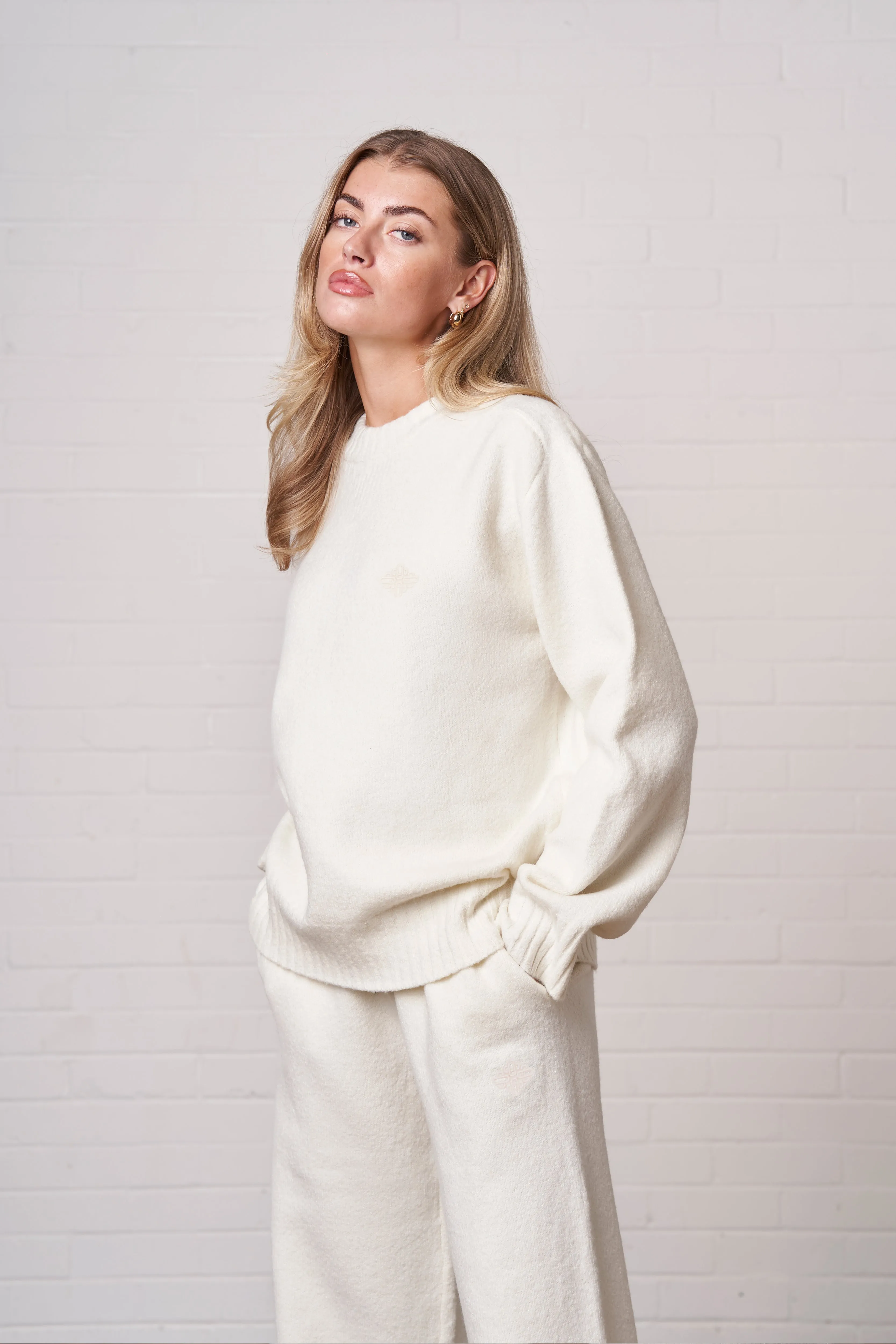 FLUFFY KNIT EMBLEM EMBROIDERED CREW - OFF WHITE