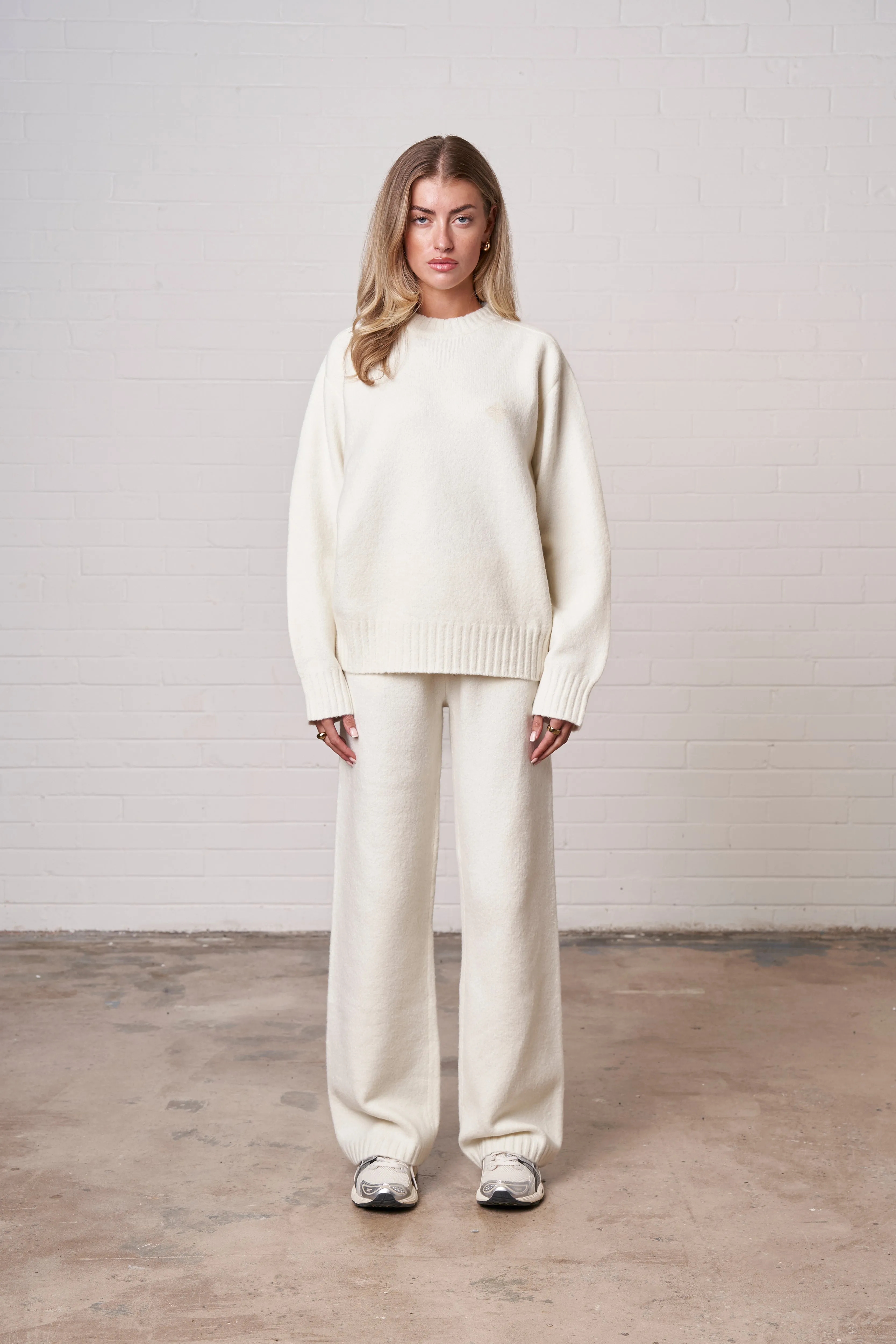 FLUFFY KNIT EMBLEM EMBROIDERED CREW - OFF WHITE