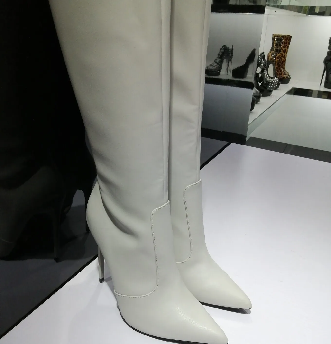 Giaro ZIRA LIGHT GREY KNEE BOOTS Bootilicious style