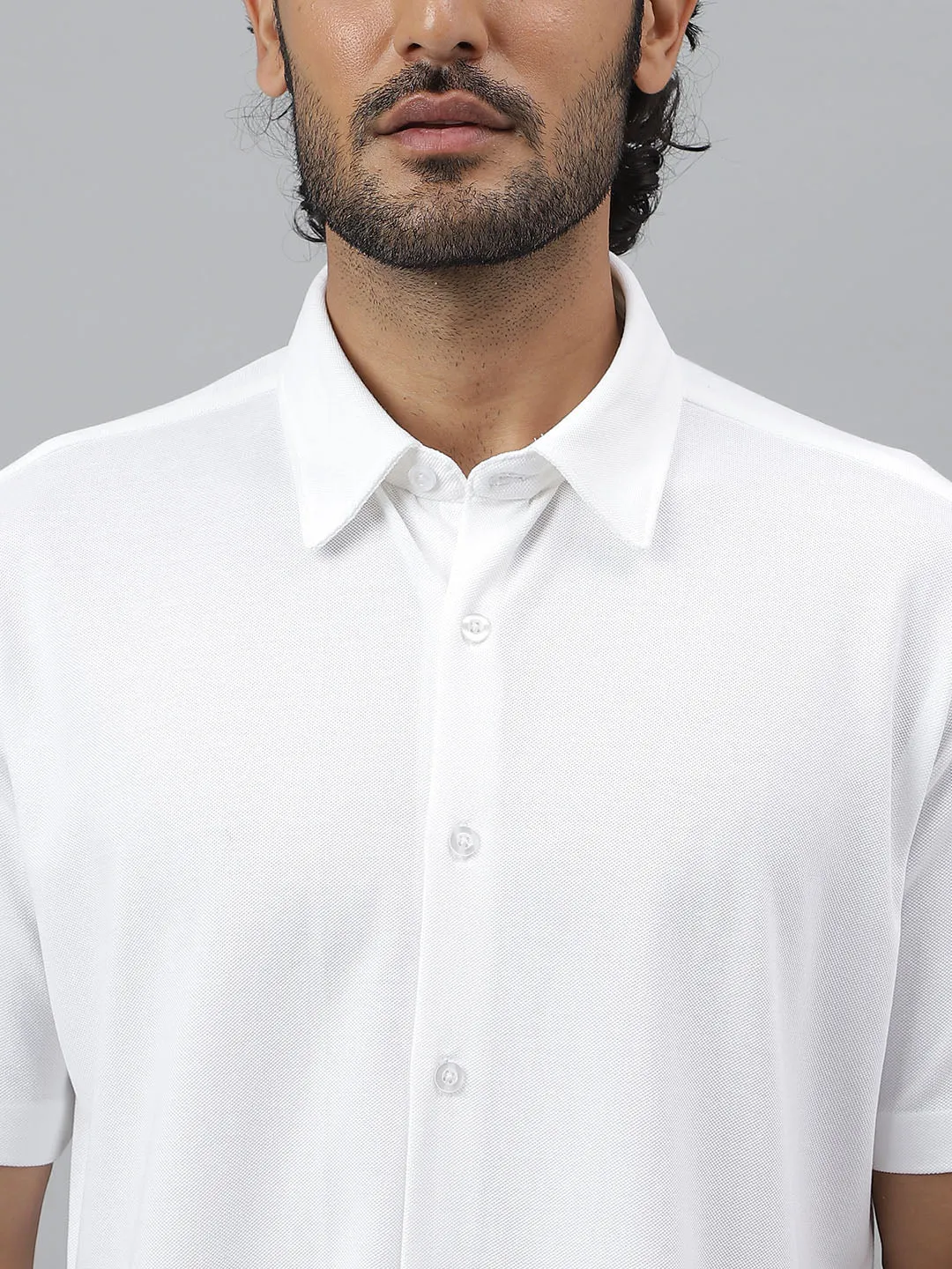 Pique Knit White Shirt with Half Sleeves in Daylight Color