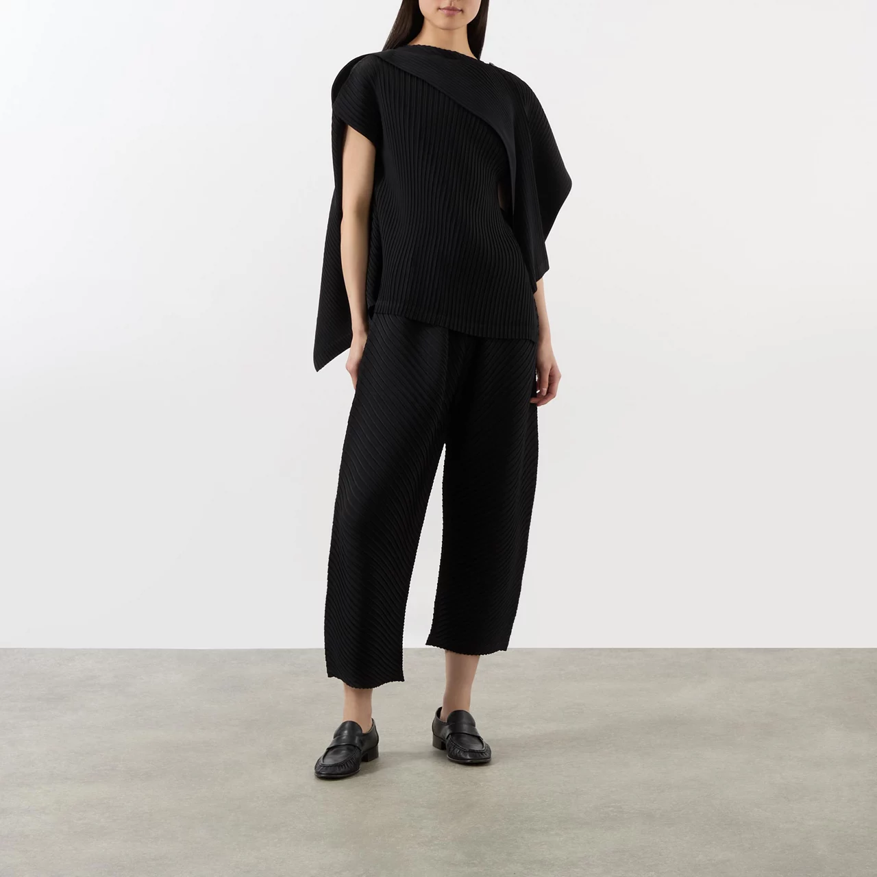 ISSEY MIYAKE Vigor Pleats Solid Trousers - Black