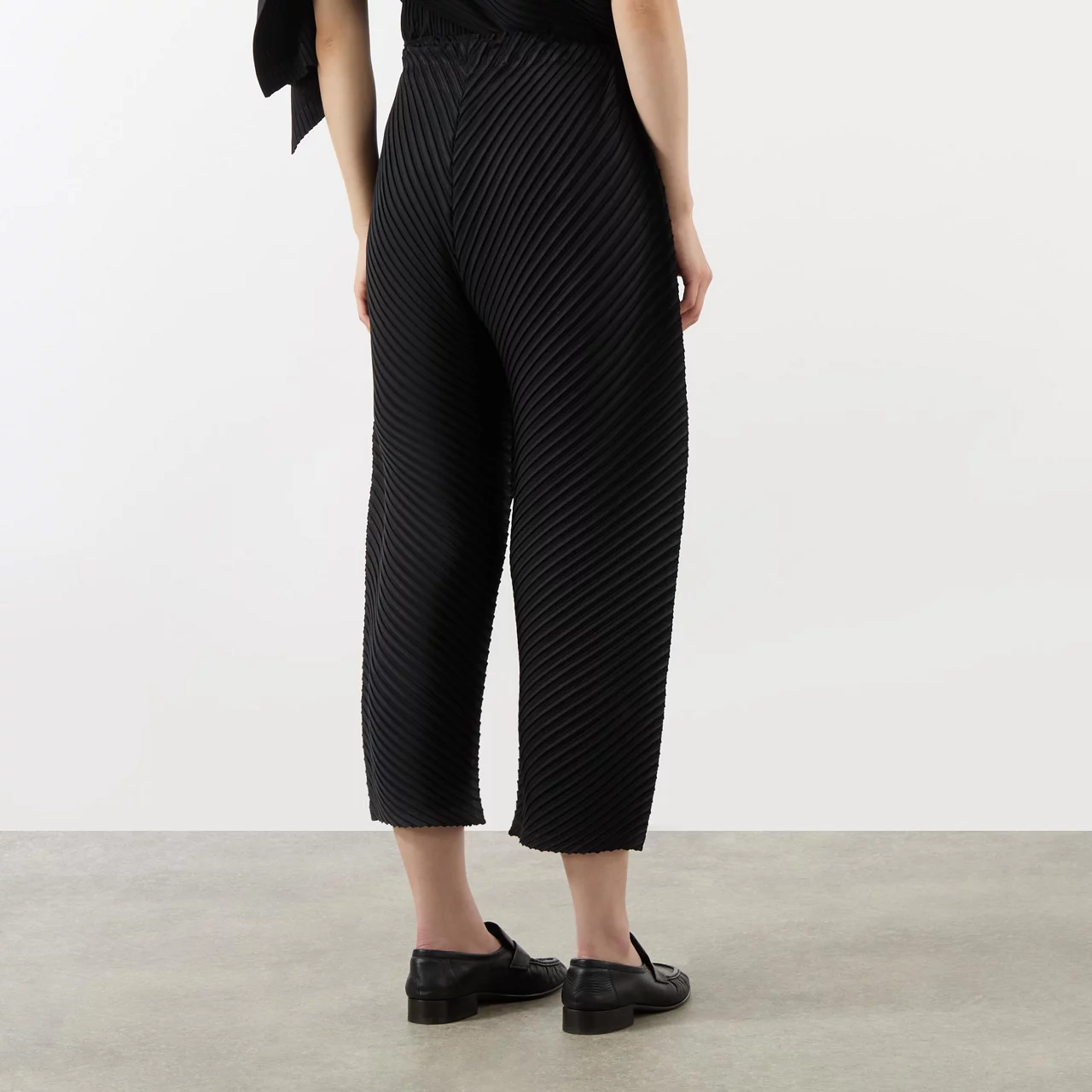 ISSEY MIYAKE Vigor Pleats Solid Trousers - Black