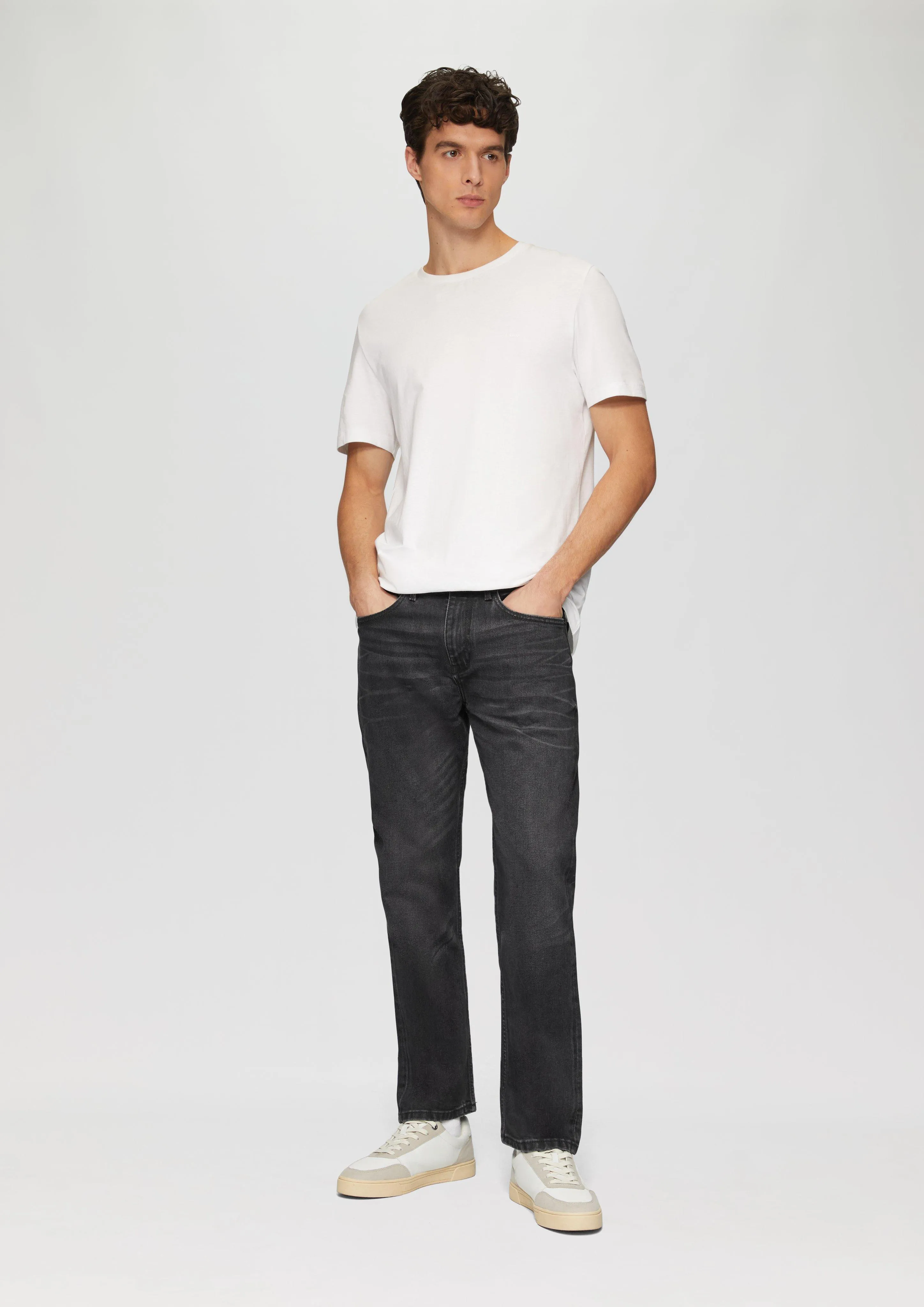 Jeans / regular fit / mid rise / straight leg / pure cotton