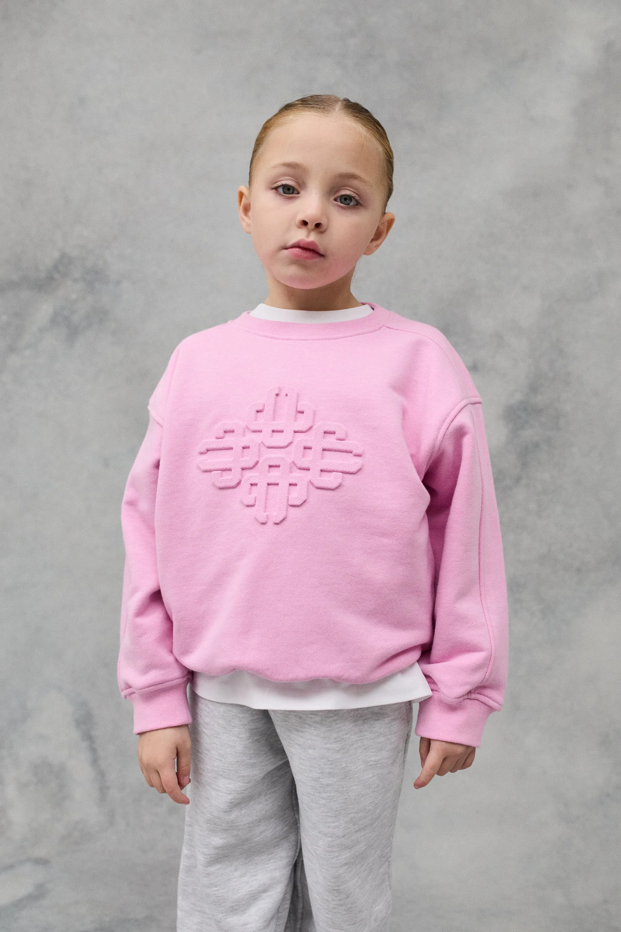 KIDS EMBOSSED EMBLEM SWEATSHIRT - PINK