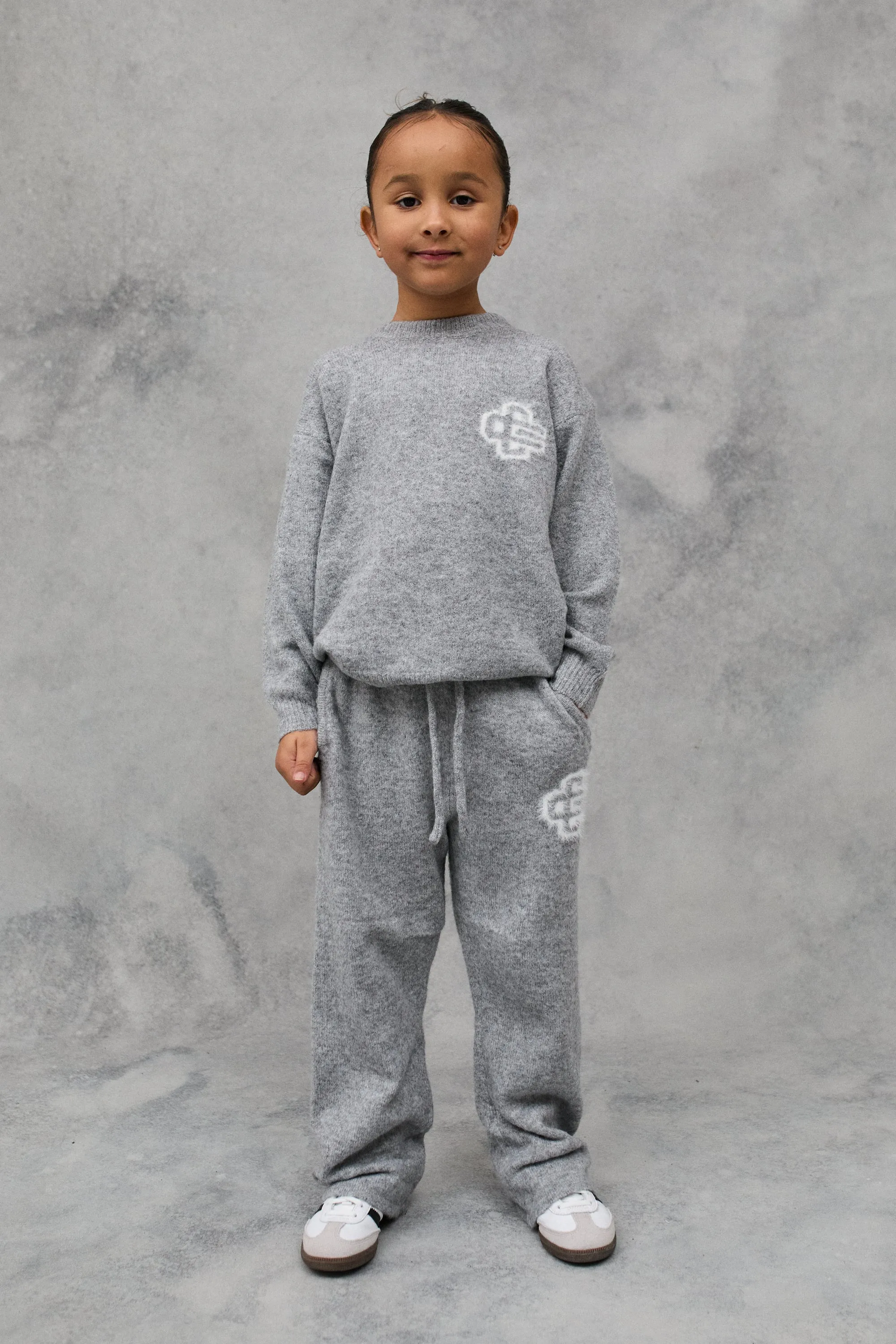 KIDS FLUFFY KNIT EMBLEM CREW - GREY MARL