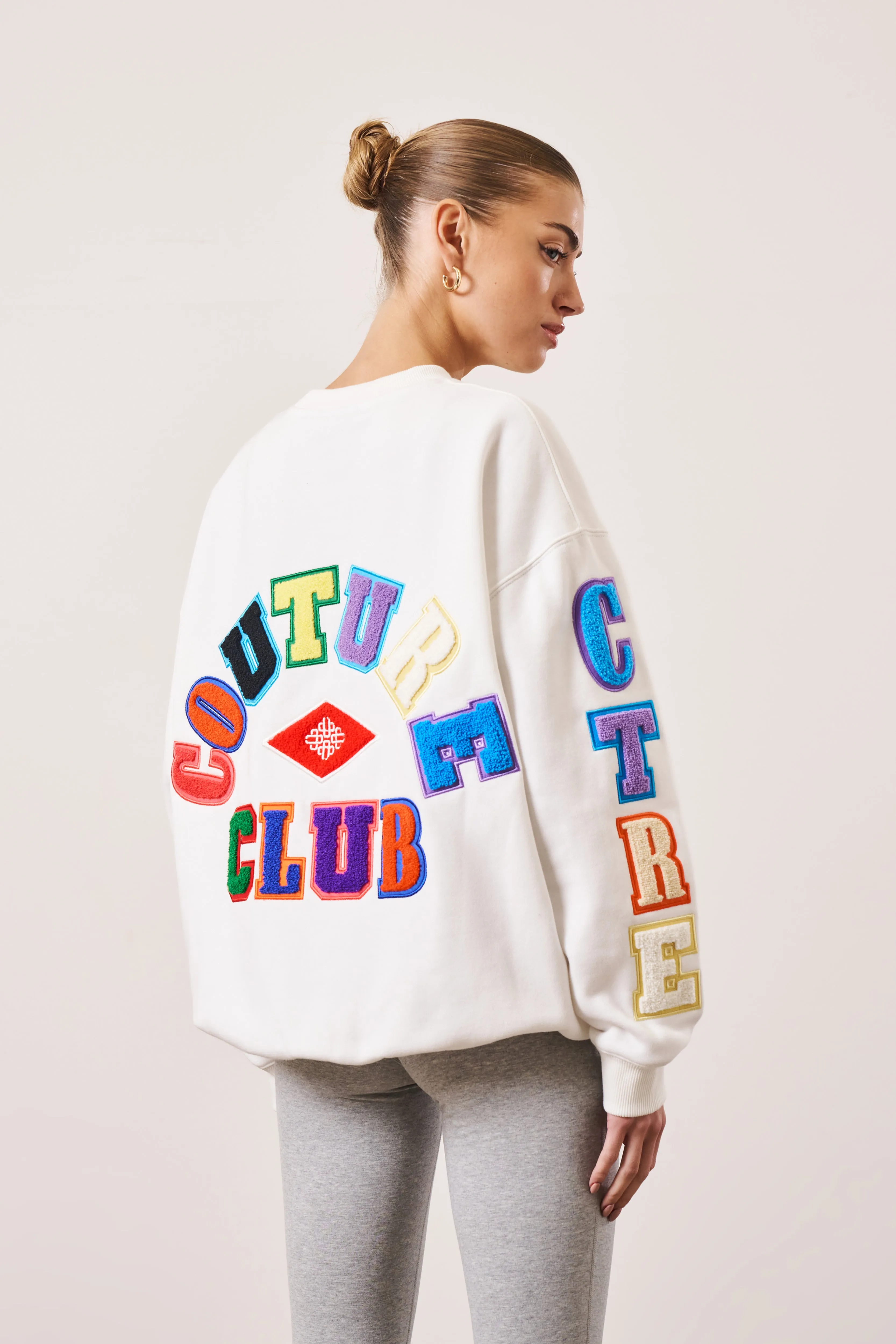 MULTIBADGE CHENILLE RELAXED SWEATSHIRT - OFF WHITE