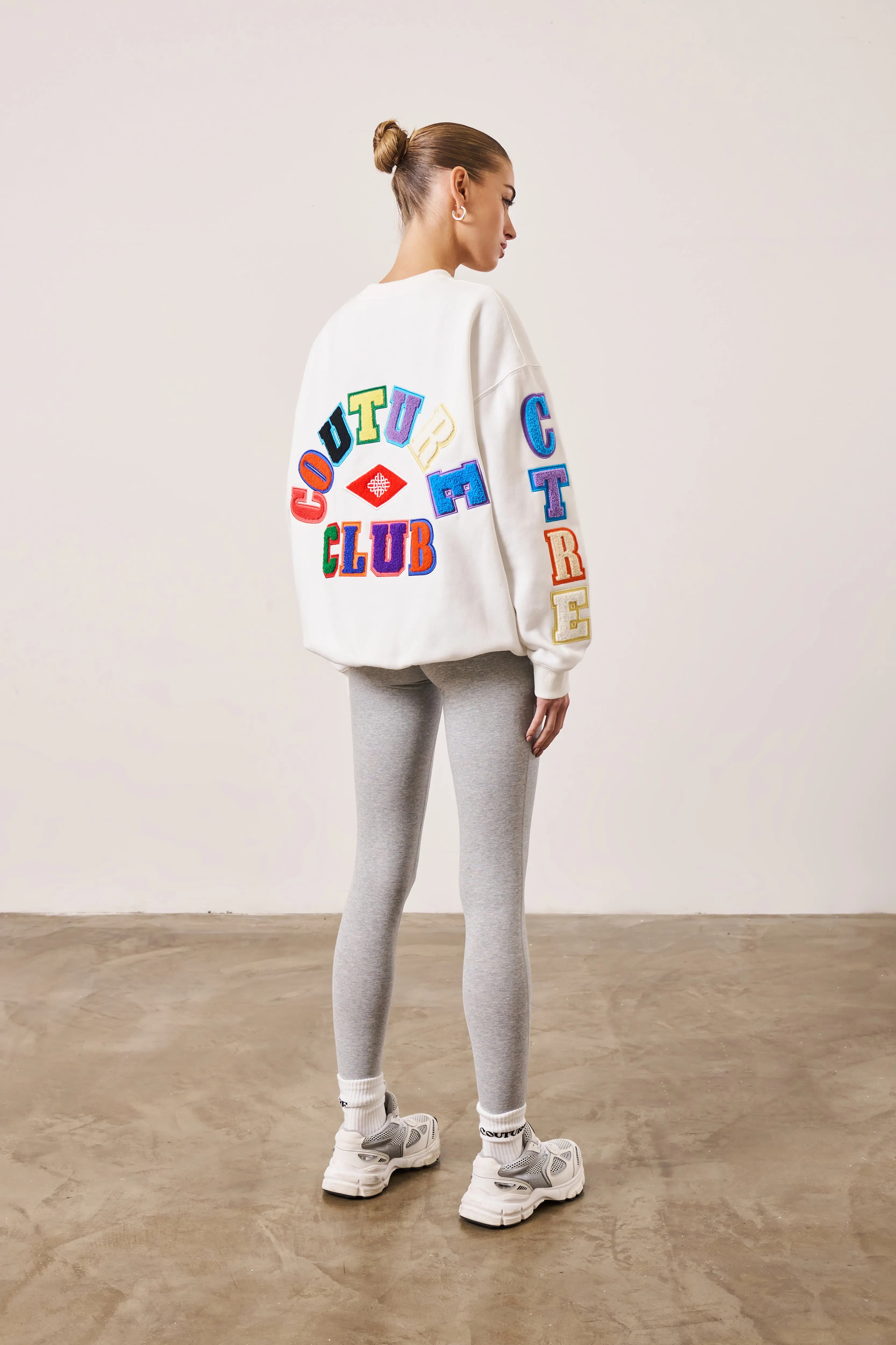 MULTIBADGE CHENILLE RELAXED SWEATSHIRT - OFF WHITE