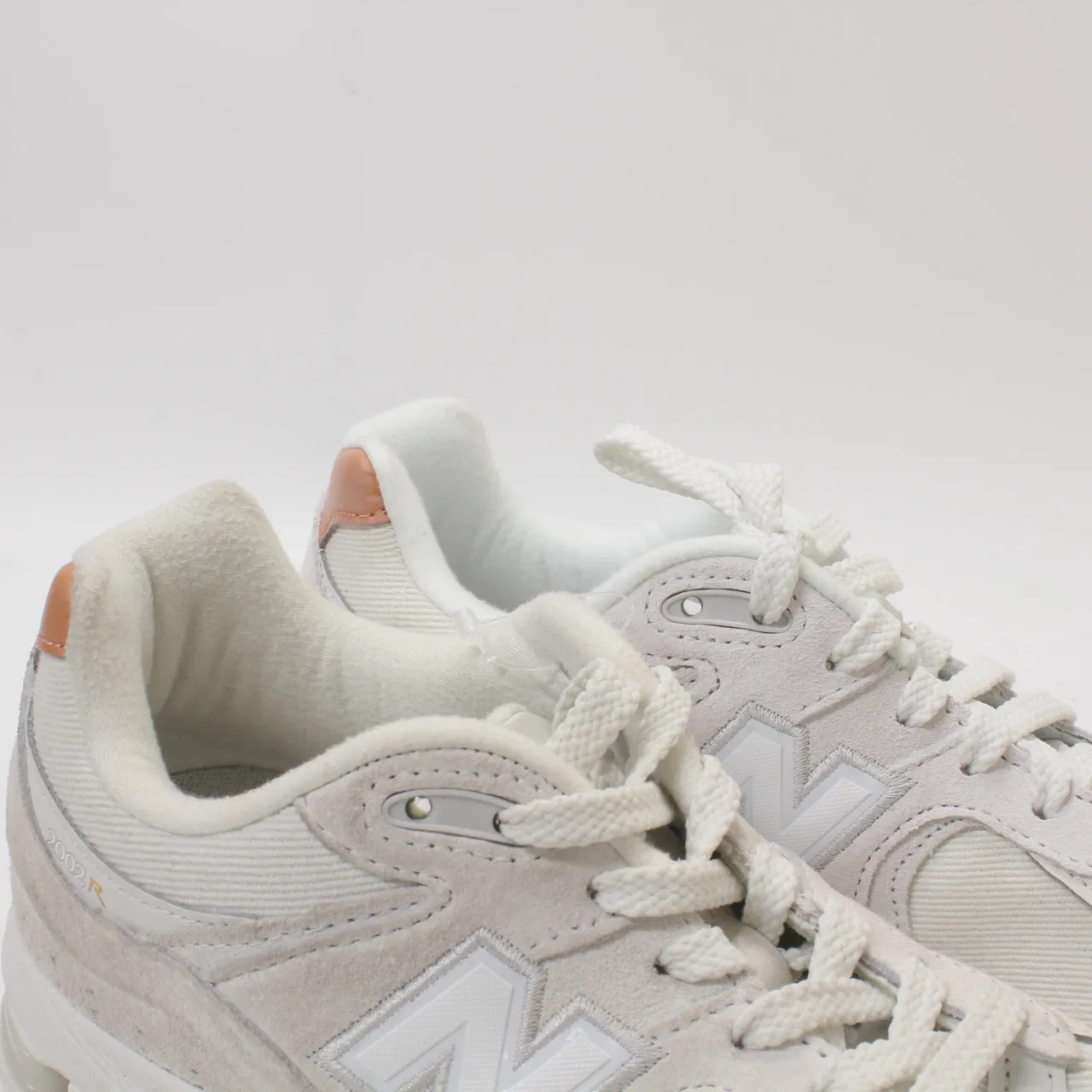 New Balance White Reflection 2002 Trainer - United Kingdom Size 6