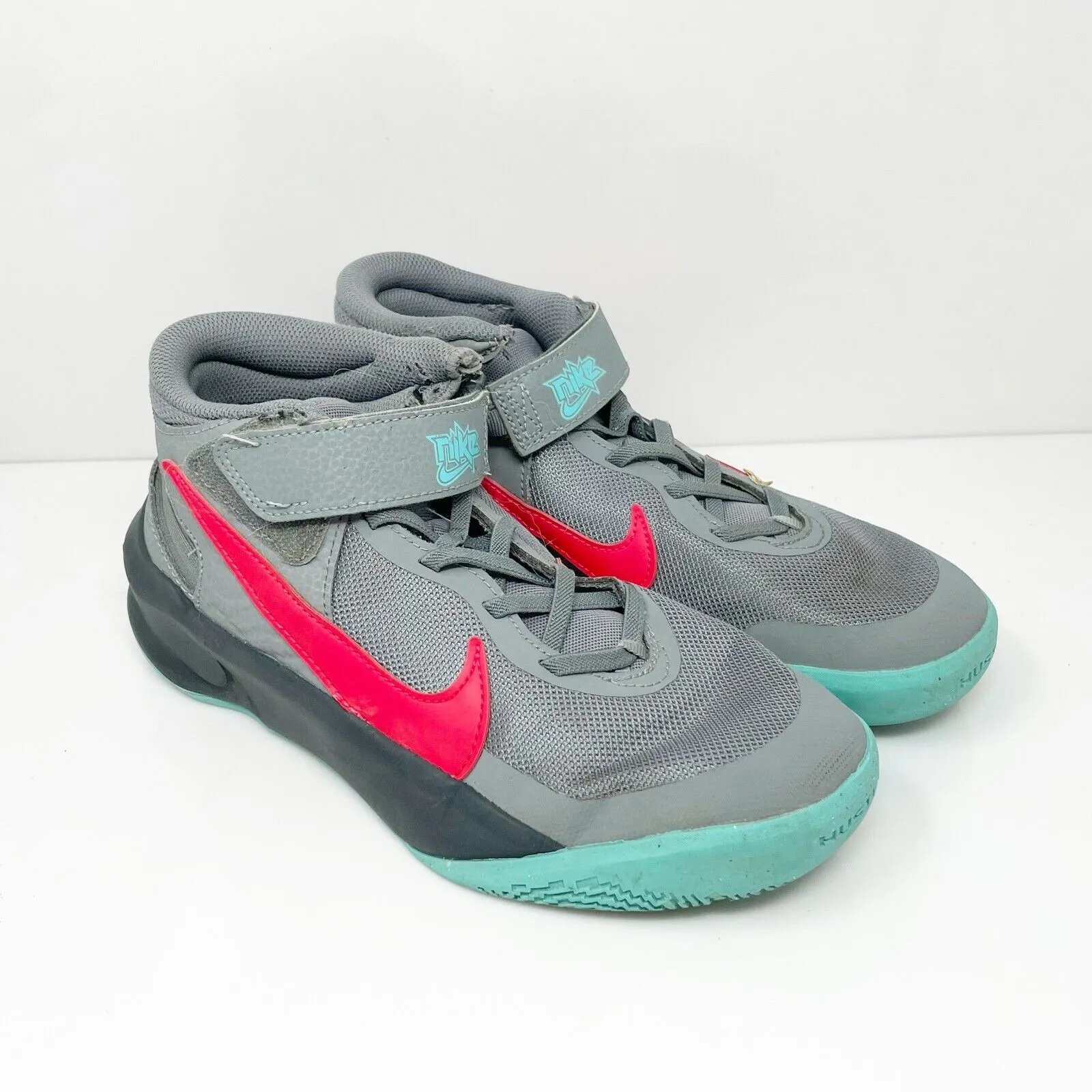 Nike Boys Team Hustle D 10 Flyease Gray Basketball Shoes Sneakers Size 6.5Y