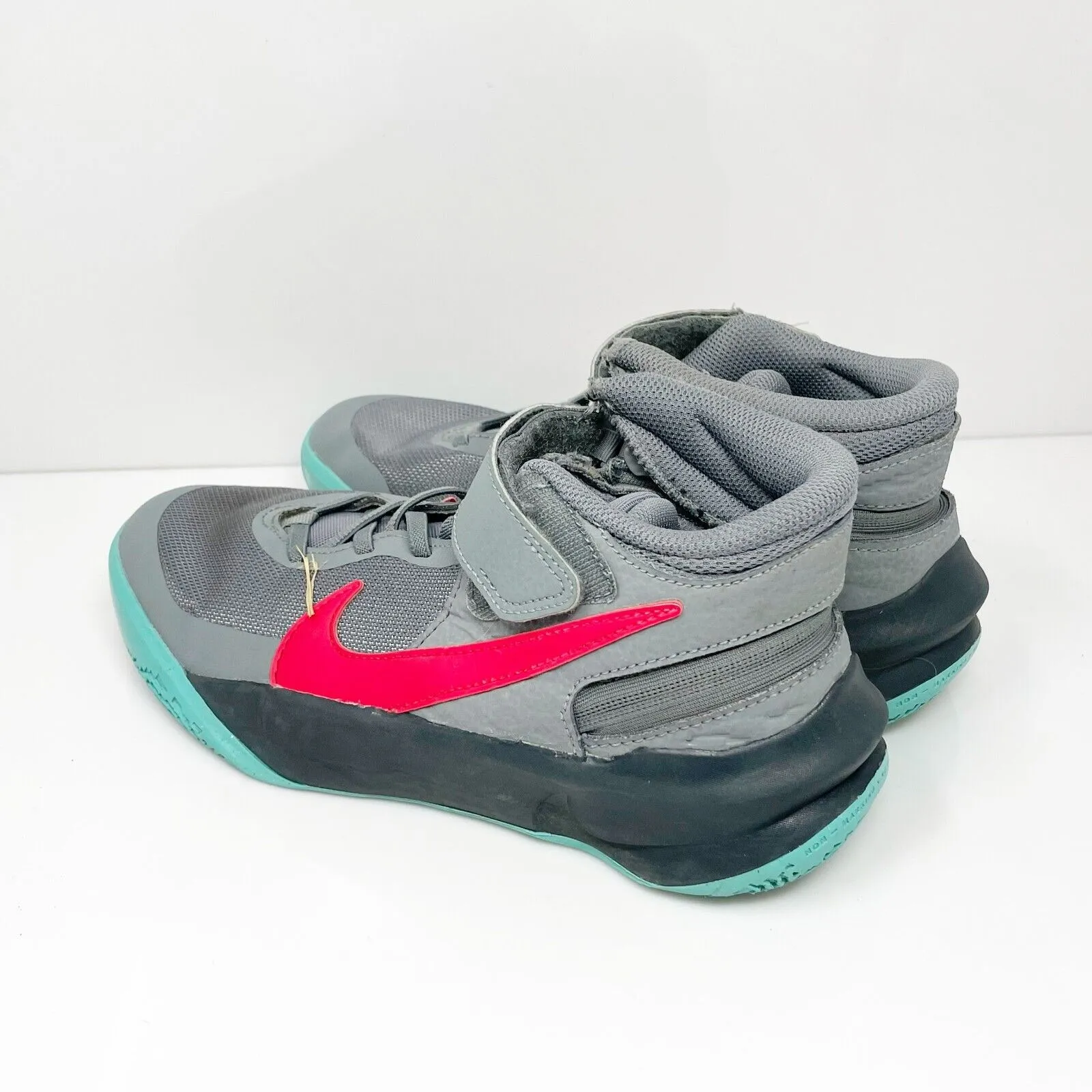 Nike Boys Team Hustle D 10 Flyease Gray Basketball Shoes Sneakers Size 6.5Y