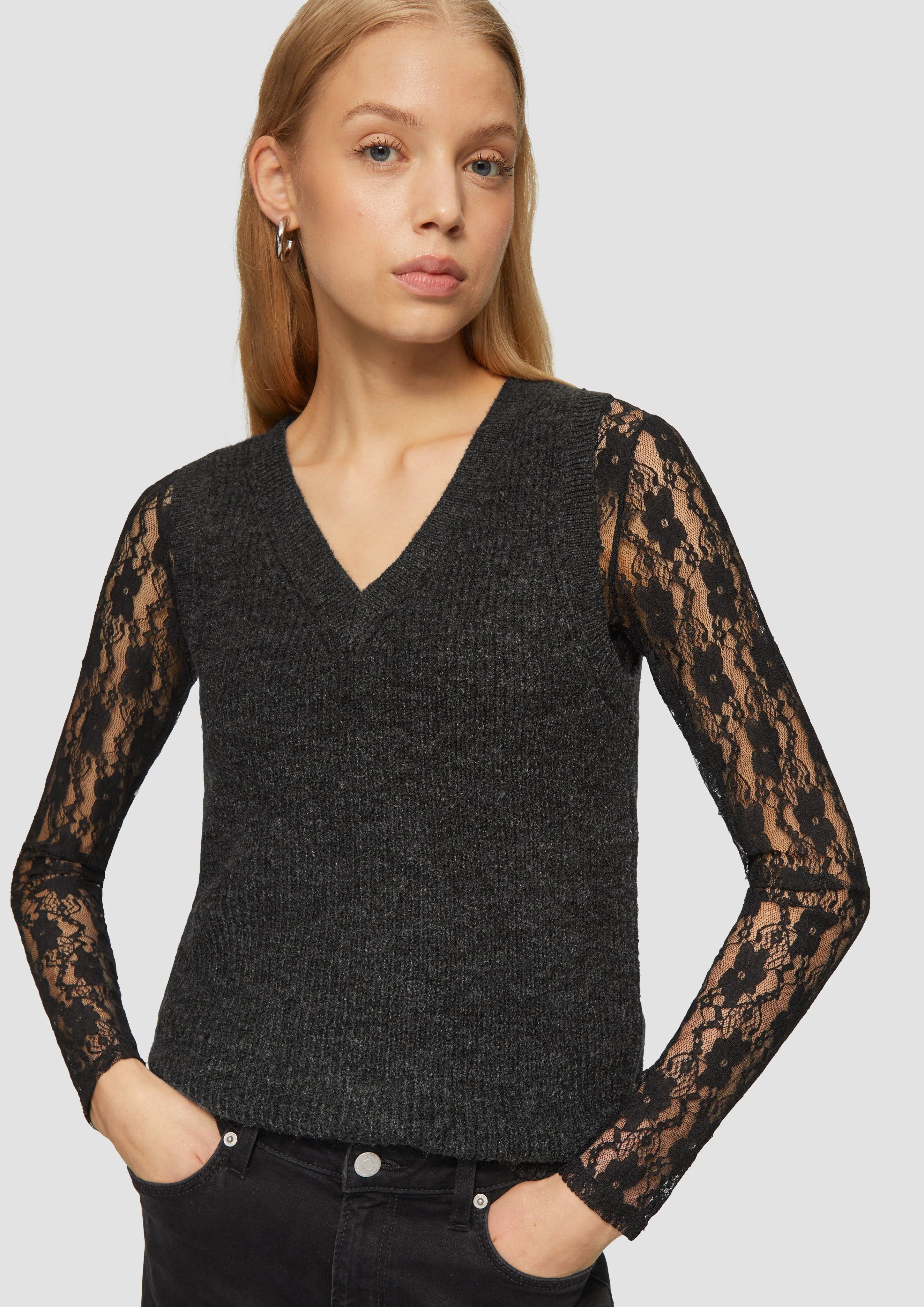 Slim-fitting rib knit sleeveless jumper