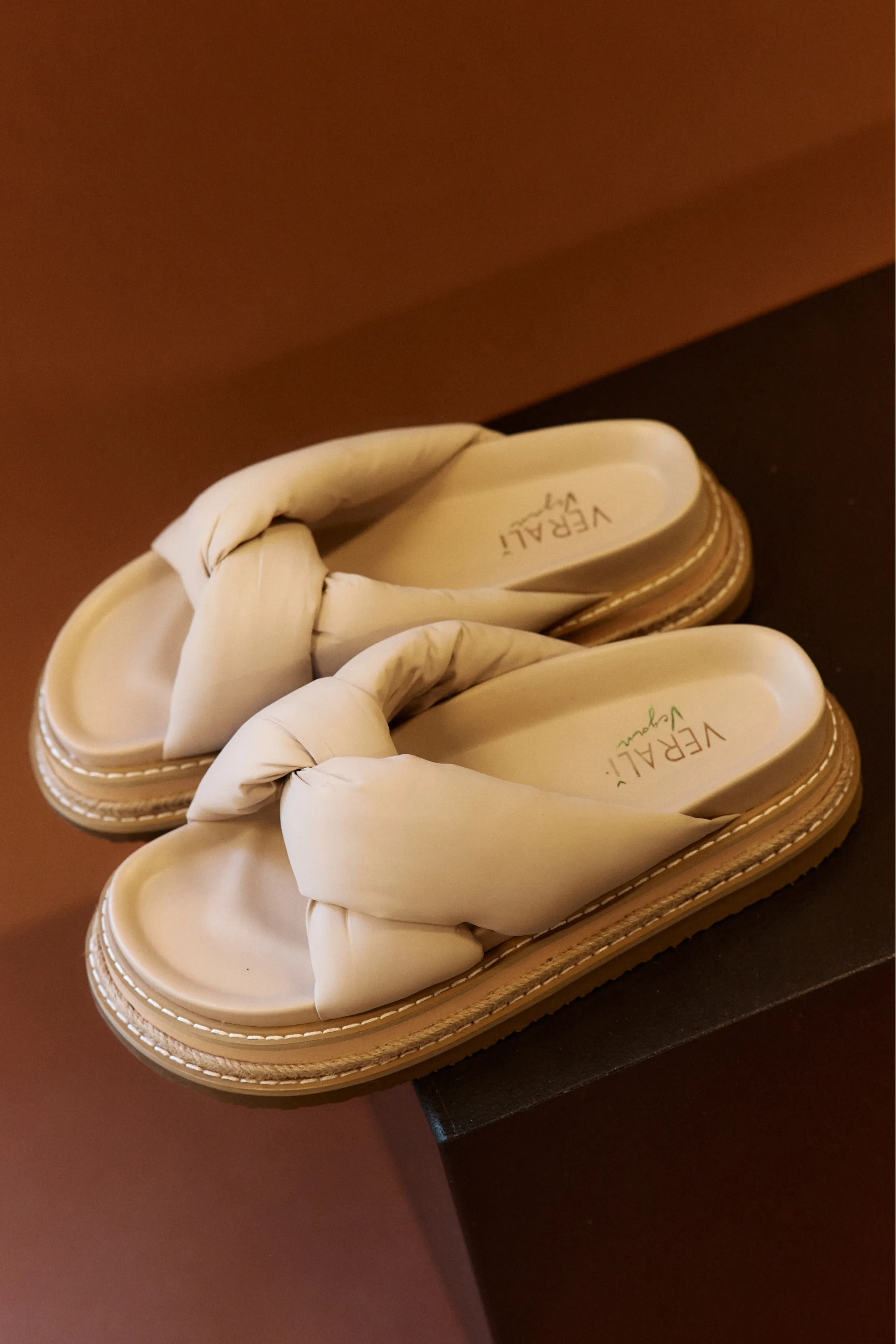 Thames Flaltform Slides - Stone Beige