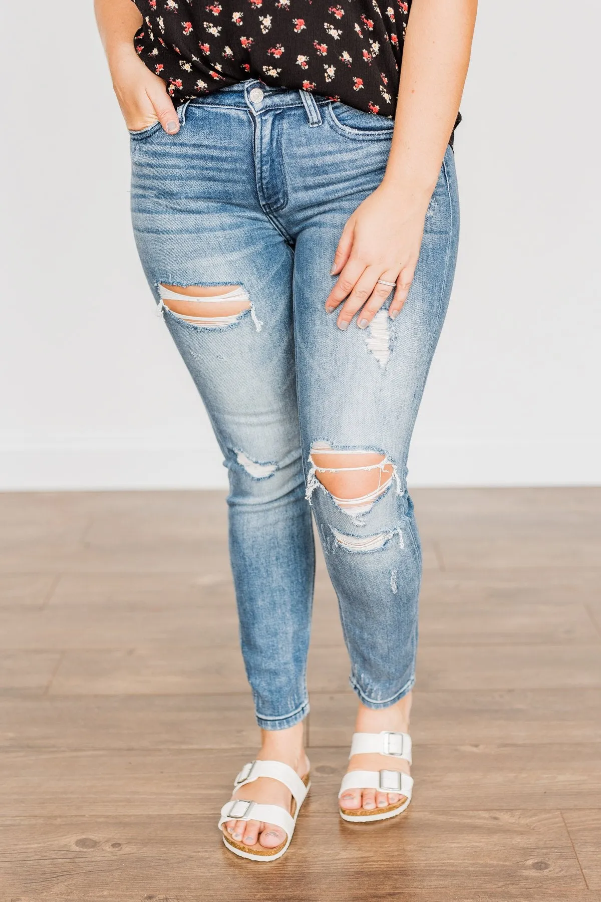 Vervet Noelle Wash Distressed Jeans.