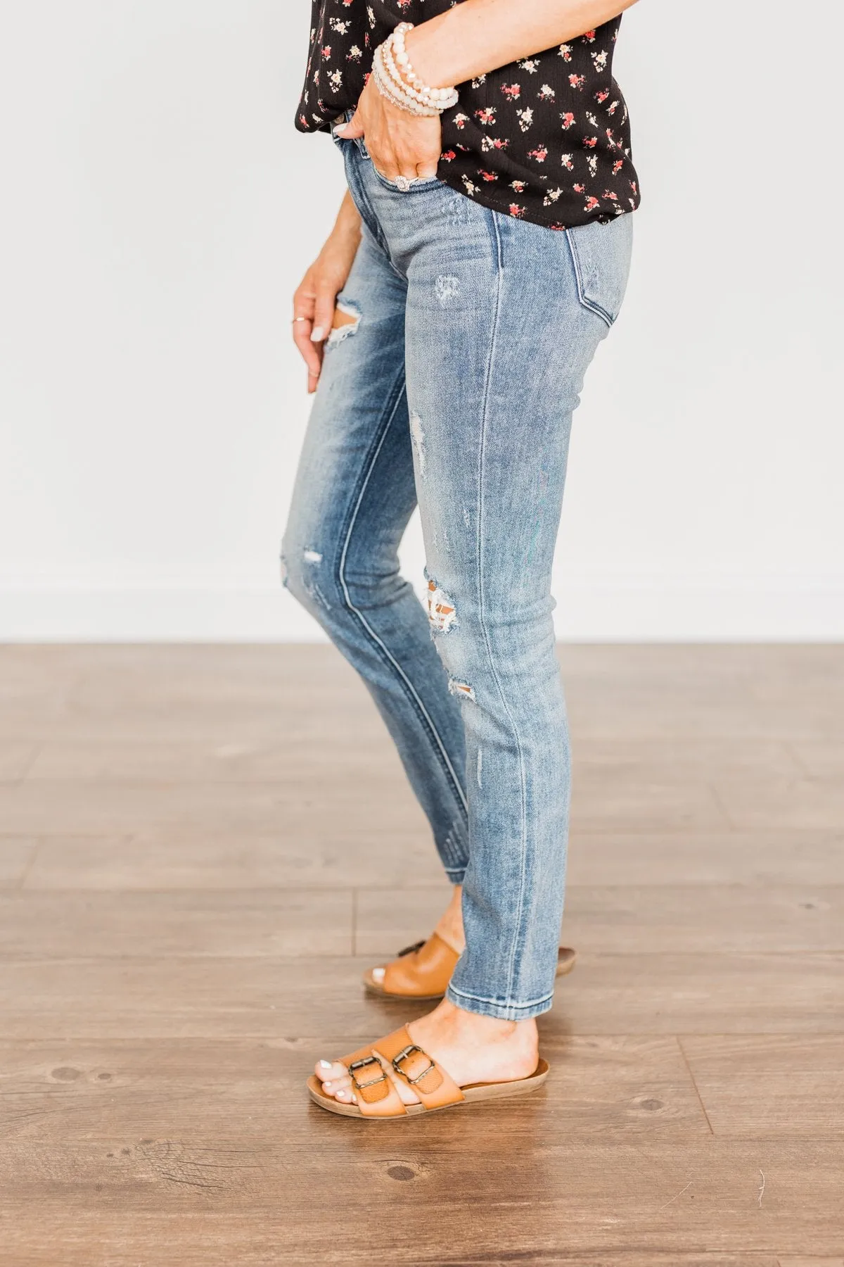 Vervet Noelle Wash Distressed Jeans.