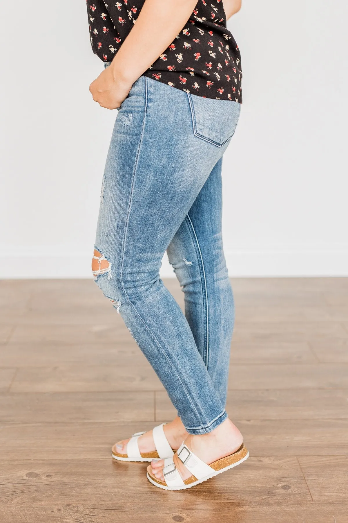 Vervet Noelle Wash Distressed Jeans.